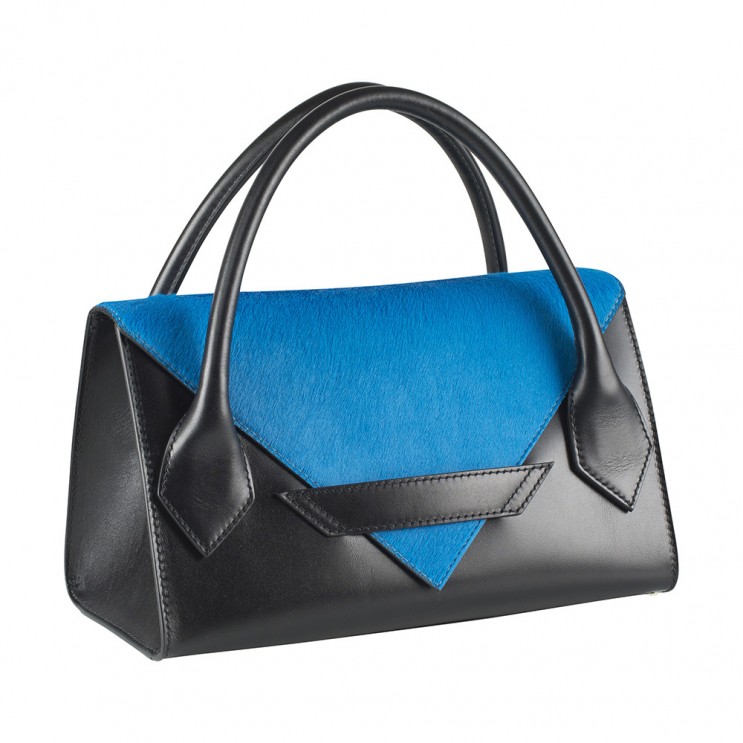 Sac à main Ninamarina en cuir et vachette, modèle C5, cuir lisse noir et poulain orange avec des pochette intérieurs.